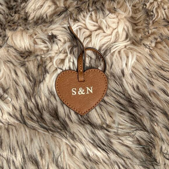 ✅ Michael Kors Leather Brown Heart Bag Charm “S&N” (2D-2E-R) - Picture 1 of 2